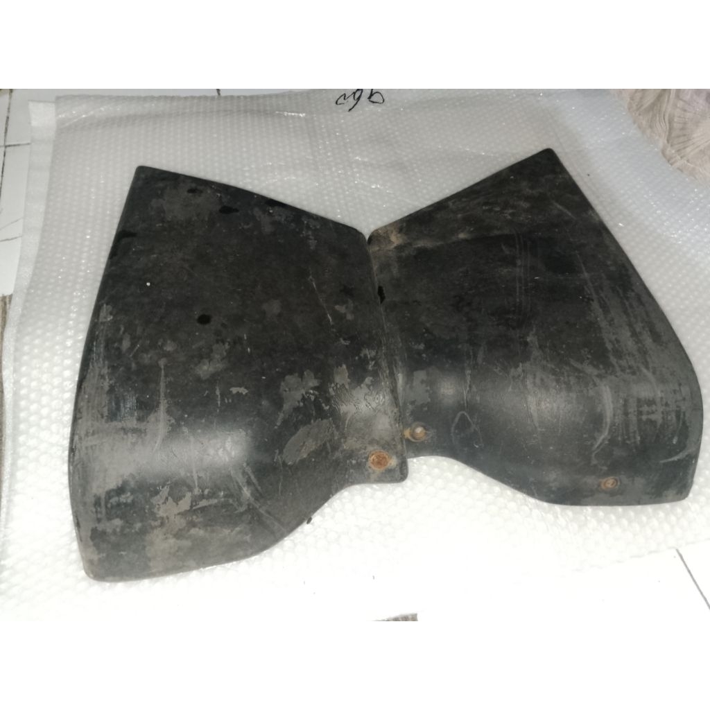 kupingan bemper depan kijang super Rover