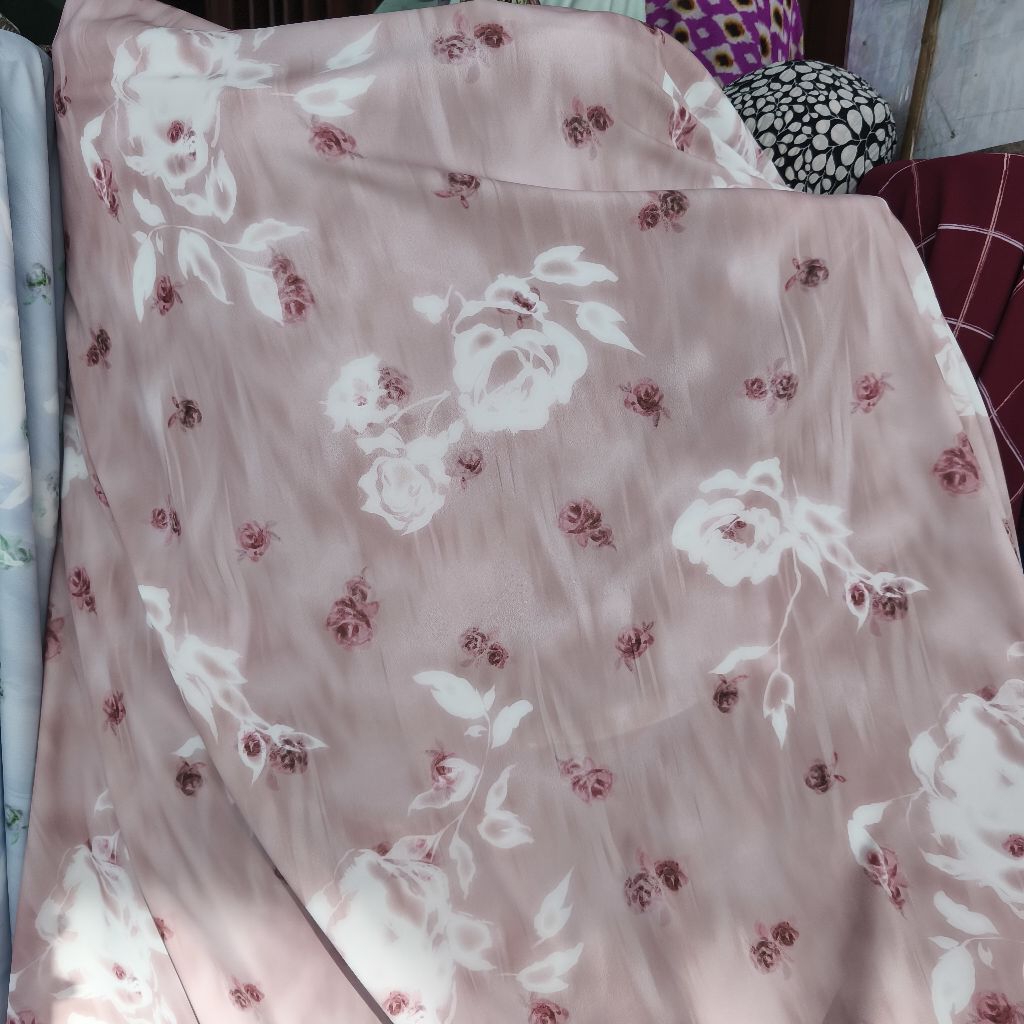 Kain Satin Silk Motif Bunga Minimalis – Cantik & Anggun– Tekstur Mewah, Elegan, dan Mengembang untuk