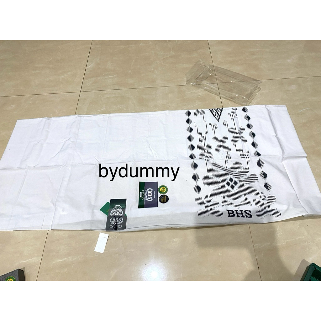 Sarung BHS cosmo warna putih ada dus dan dapat tas kain abu grosir murah warna putih kombinasi hitam