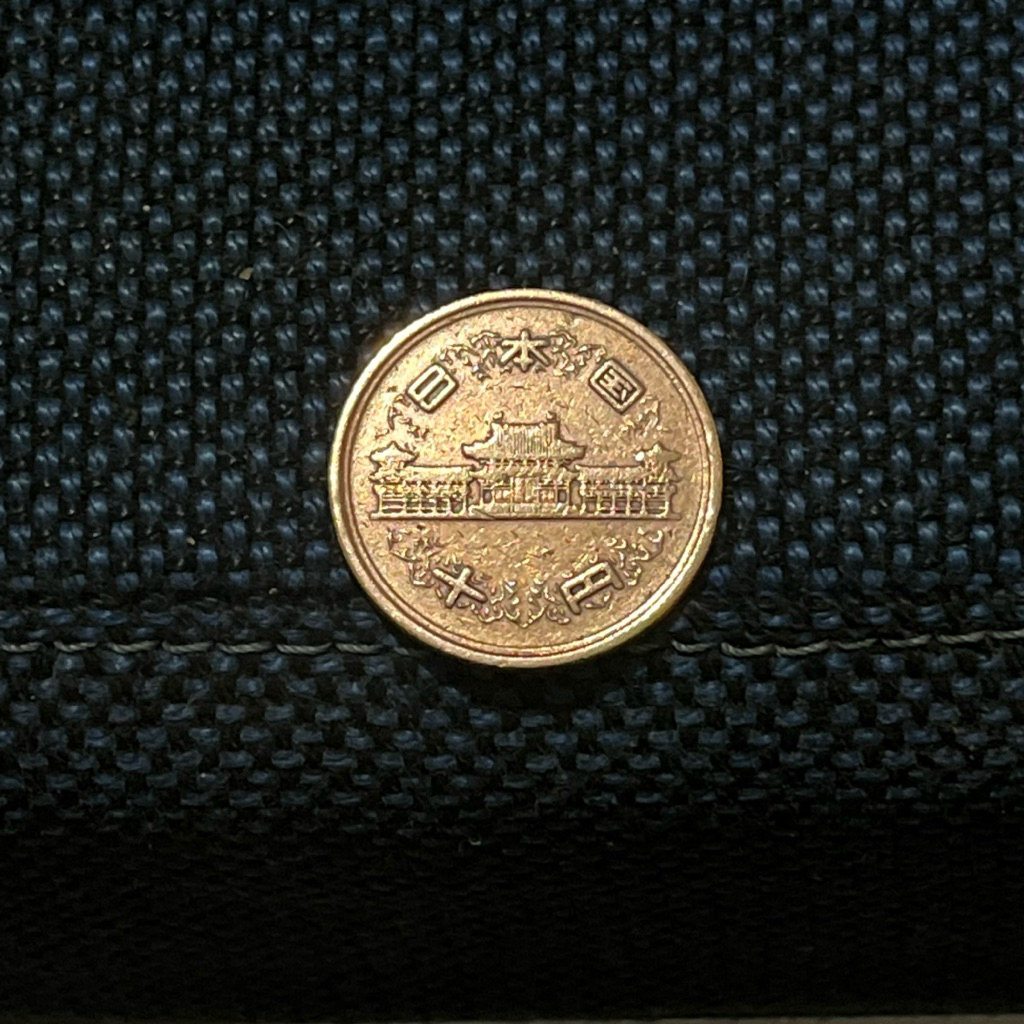 KOIN 10 YEN JEPANG BERGERIGI