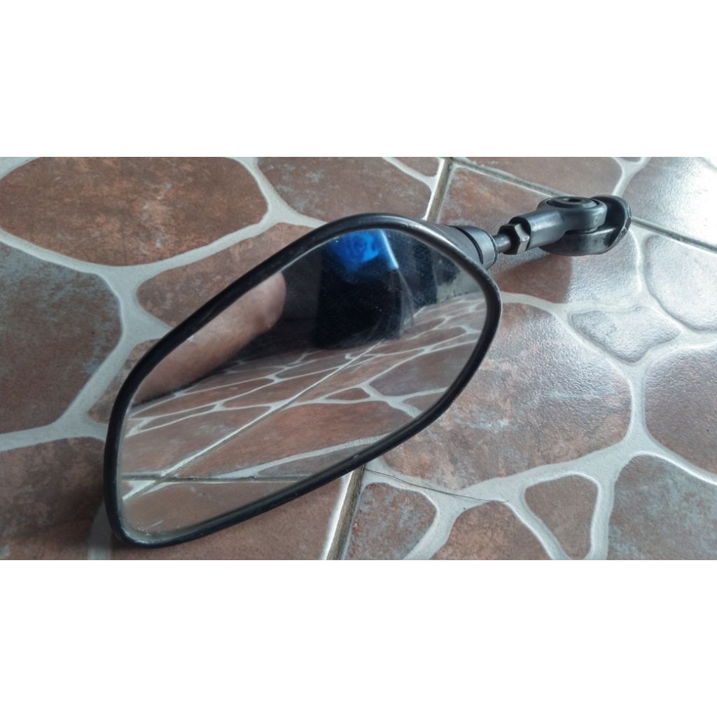 Spion sepion sepiyon kaca kiri bajaj pulsar 220 F masih original kekencangan cukup baik