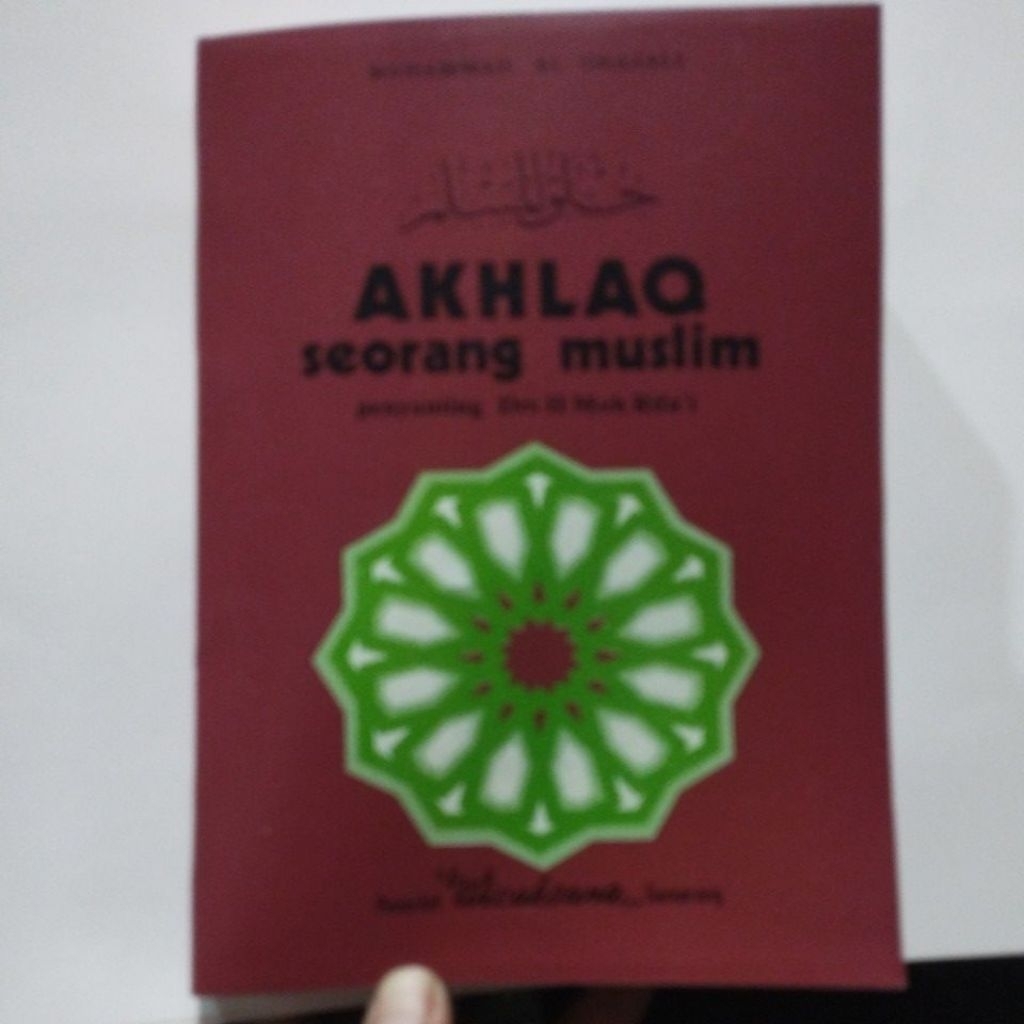 Akhlaq Seorang Muslim - Akhlak by Muhammad Al Ghazali Peny Drs H Moh Rifai
