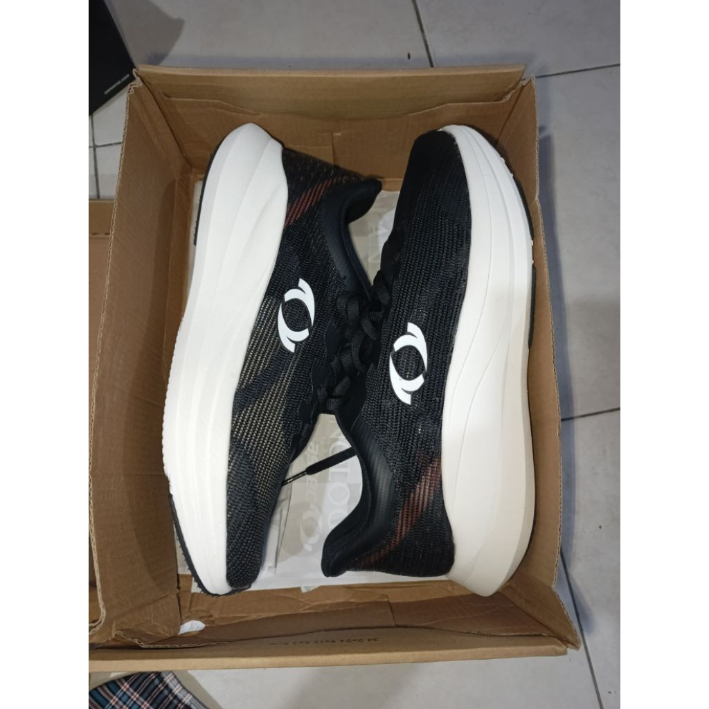 sepatu running astec