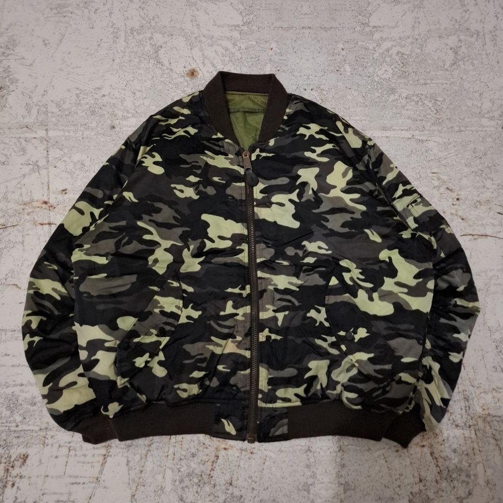 Bomber Jacket Motif Camo