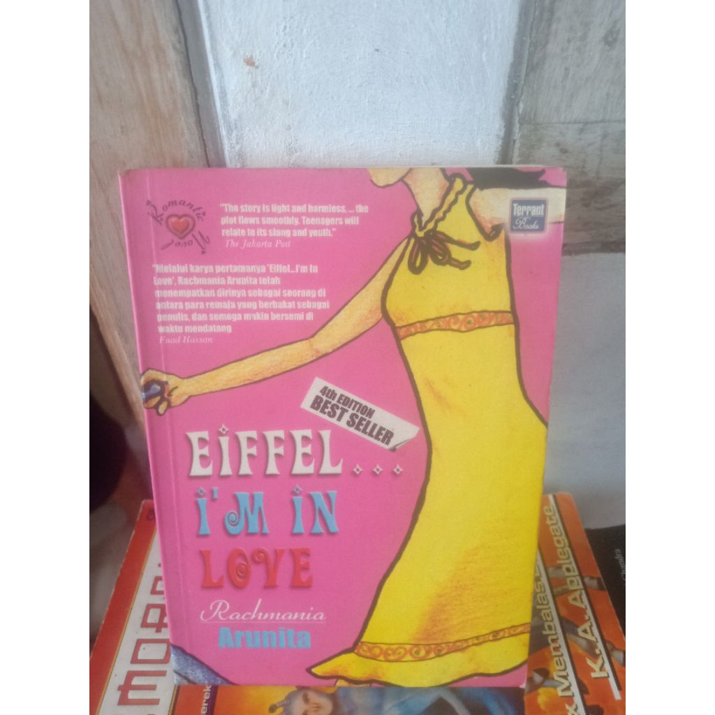 buku novel Eiffel I M In Love