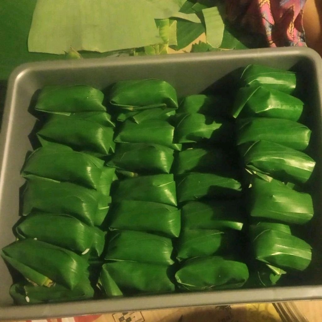 Lontong Arem-Arem Isi Ayam Khas Simbok Tentrem / Arem-Arem Lontong Khas Simbok Tentrem