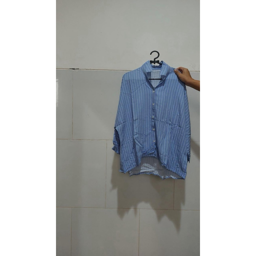 Kemeja Biru Garis-Garis