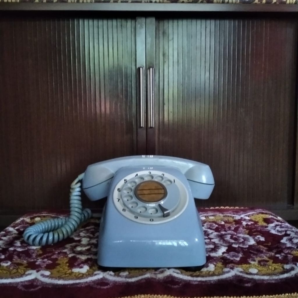 Telepon Rumah Telepon Putar Jadul Antik Vintage Lawas Kuno dengan Desain Klasik 