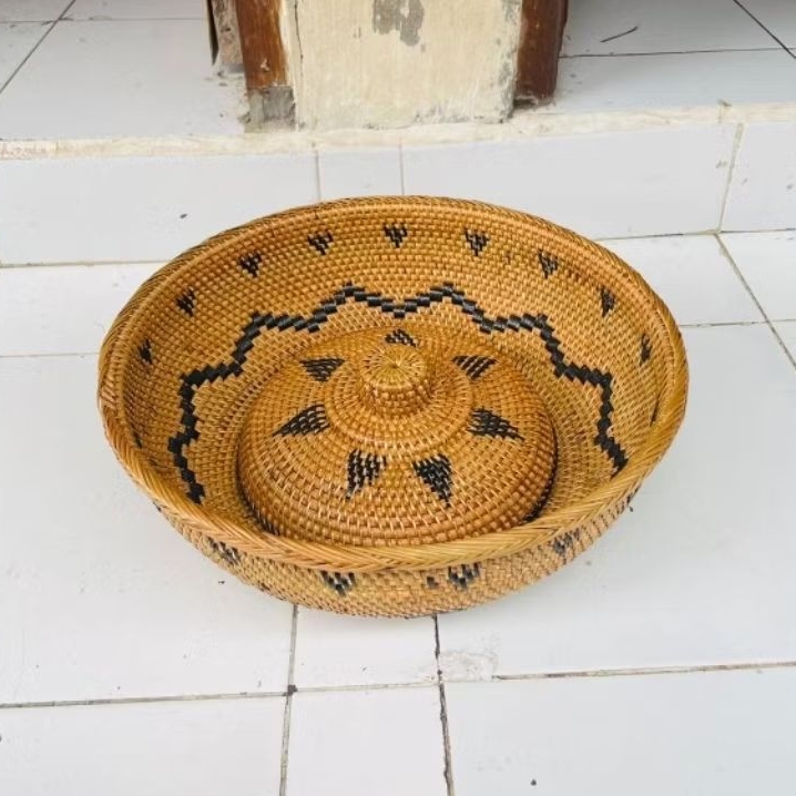 Nampan bulat /bokor Rotan ate motip