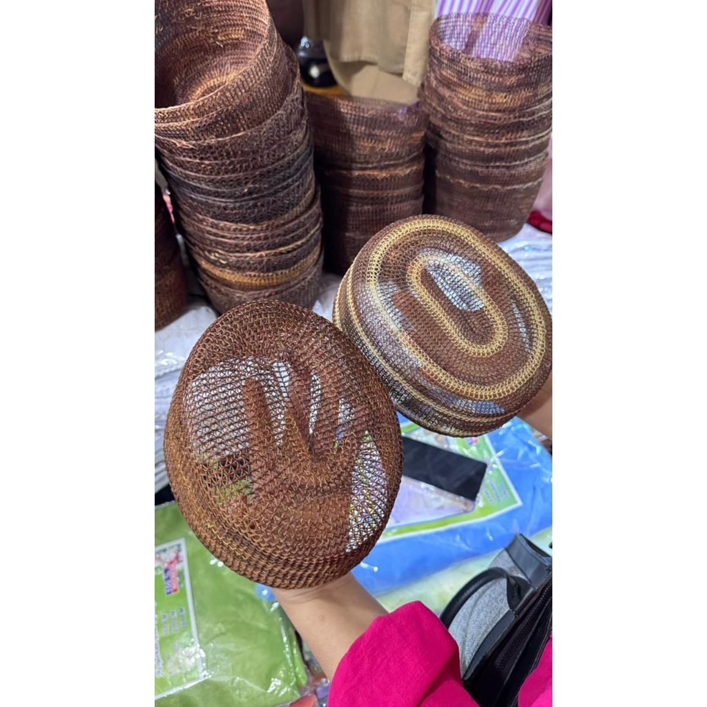 Kopiah resam / Peci akar rotan coklat