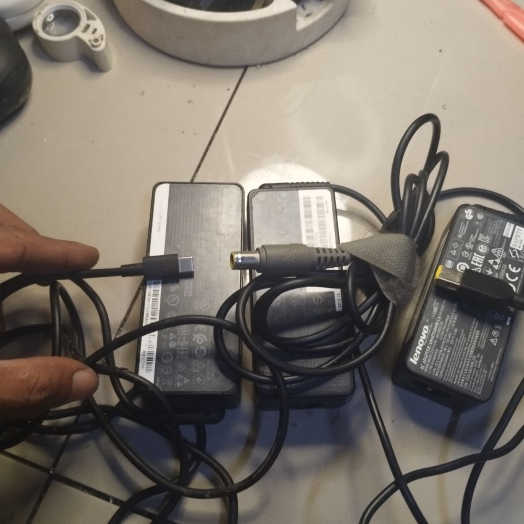 adaptor charger laptop lenovo macam2  type  asli bekas yoga dll