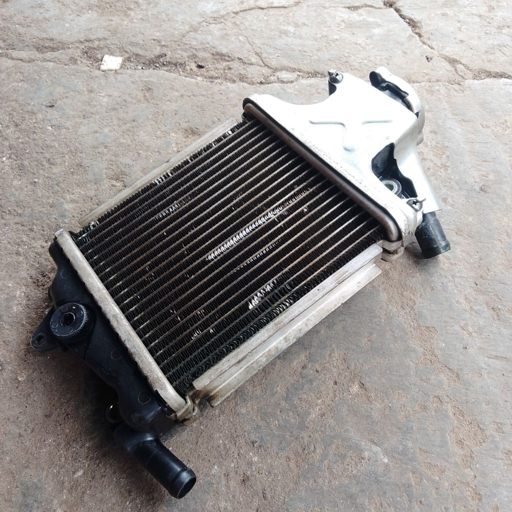 Radiator pending mesin motor Honda Vario 125 / 150 original bekas copotan second