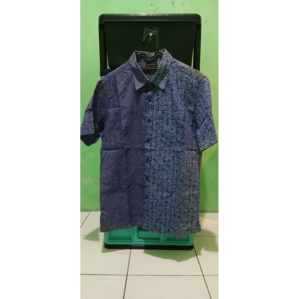 Preloved Kemeja Pria Batik Keris Slim Fit
