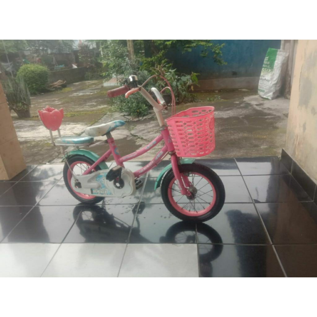 [JUAL MURAH] Sepeda Anak Perempuan Roda Empat Ring 12 (inch) Bekas / Preloved