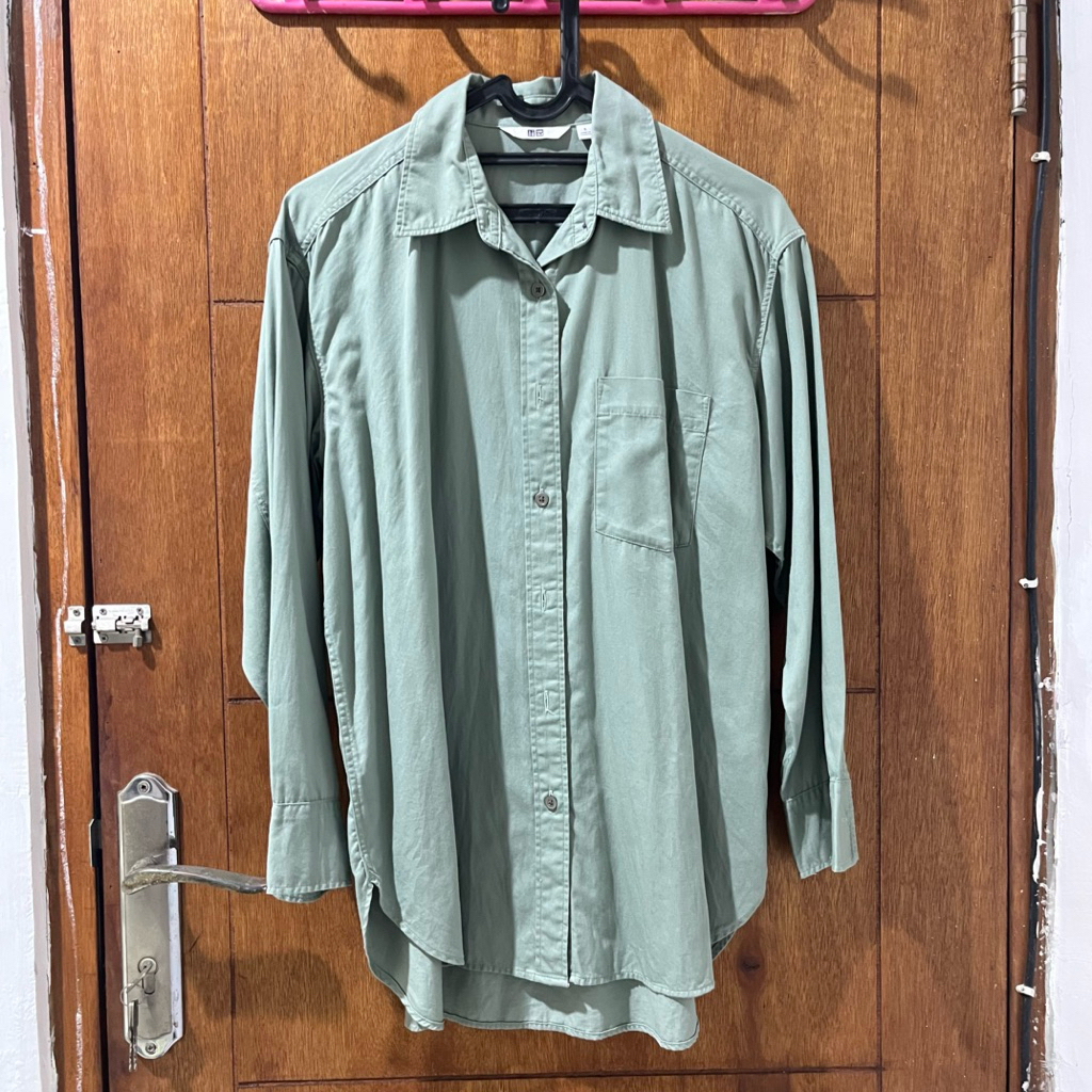 Kemeja Sage Uniqlo Size S