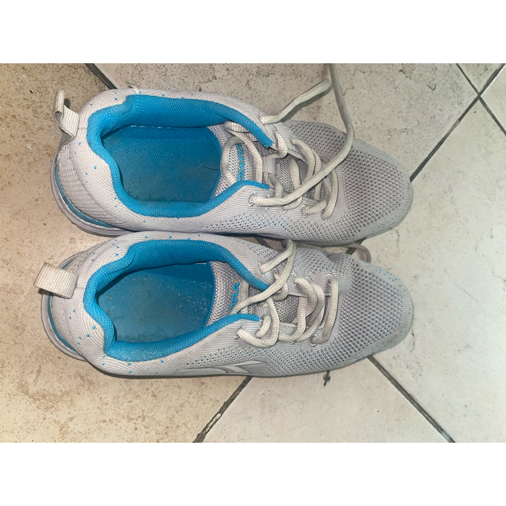 Preloved Sepatu Olahraga Diadora