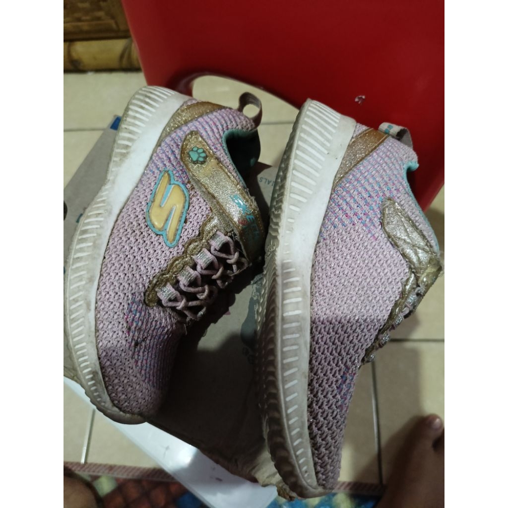 Sepatu anak perempuan Skechers Lil bob's preloved size 11,5
