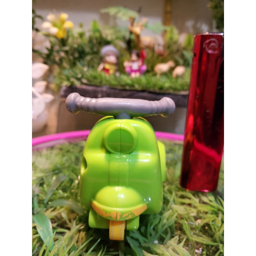 mainan motor model vespa bekas baik