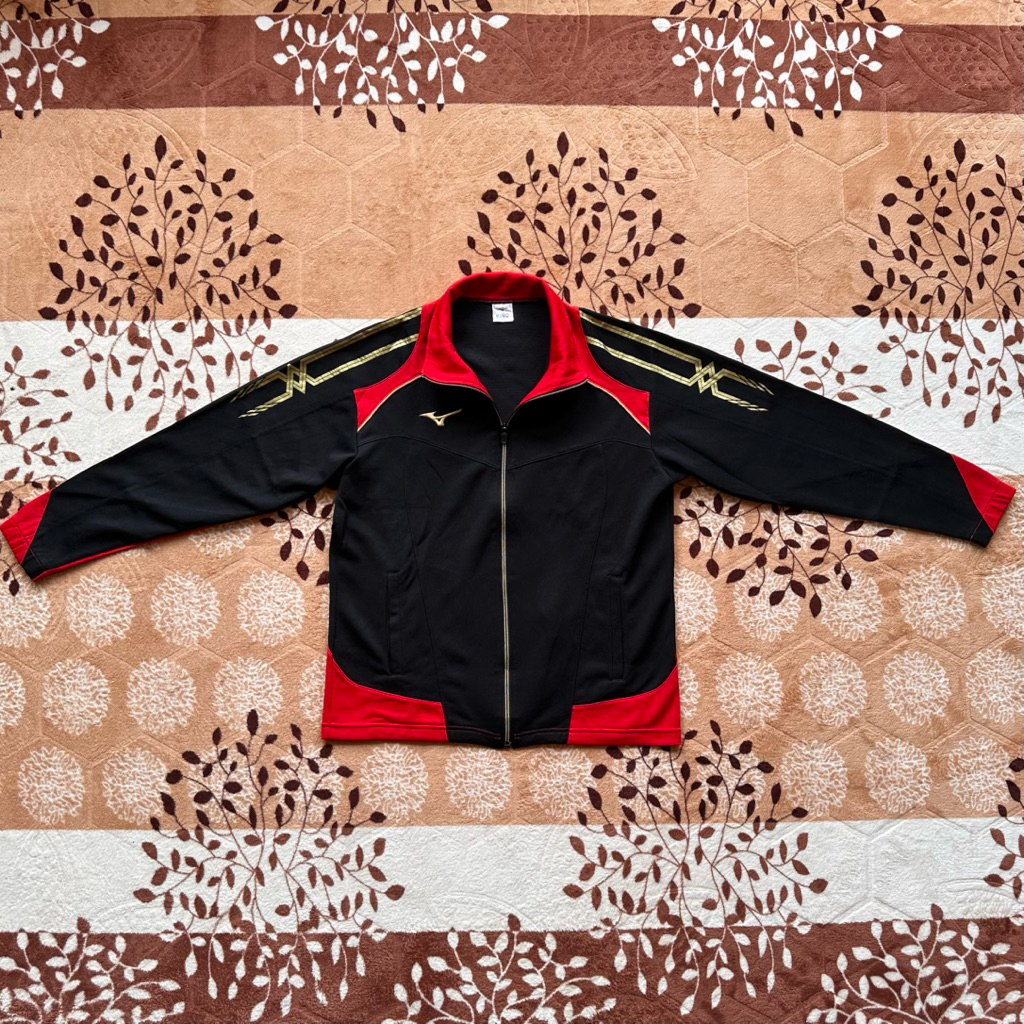 MIZUNO - Tracktop (Black, Red, Gold) M
