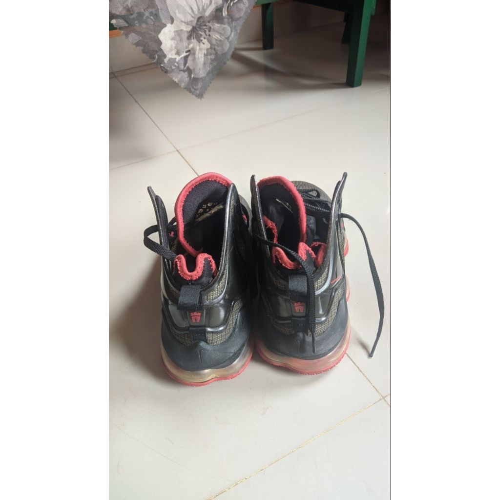 NIKE LEBRON 19 / 40 fit 41