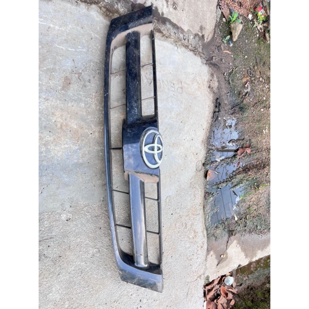 gril griil grill ram depan kijang inova toyota inova 2004-2007 original bekas