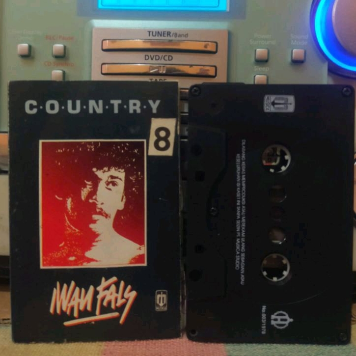 kaset pita Iwan fals country