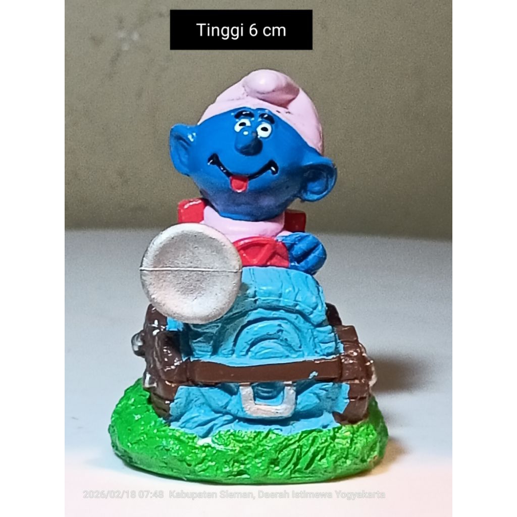action figure baby smurf smurfette driving a log car