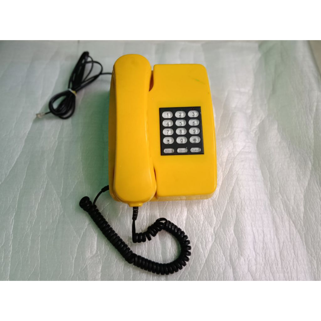 Telepon Jadul Lawas Kuning