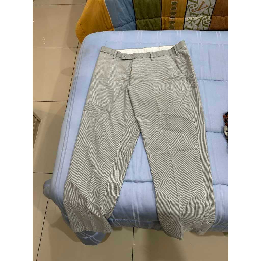 Celana Panjang Uniqlo — Preloved, Pinggang 88 cm