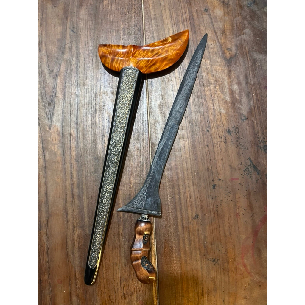 keris brojol sepuh pamor wengkon isen, warangka wulan tumanggal deder lempuyangan, pendok slorok kem