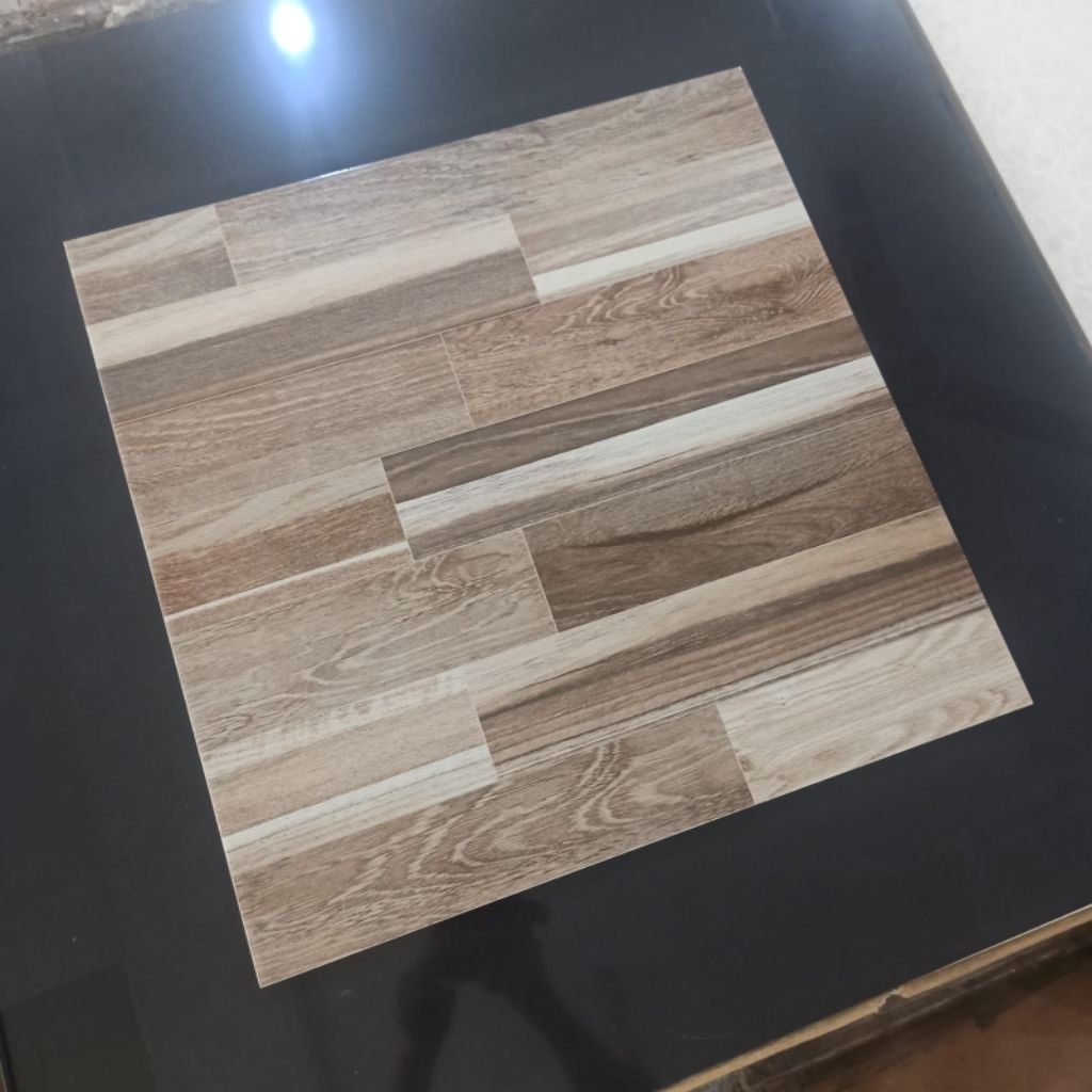 keramik 50x50 lantai kayu/keramik motif kayu/keramik parquet/keramik motif vynil