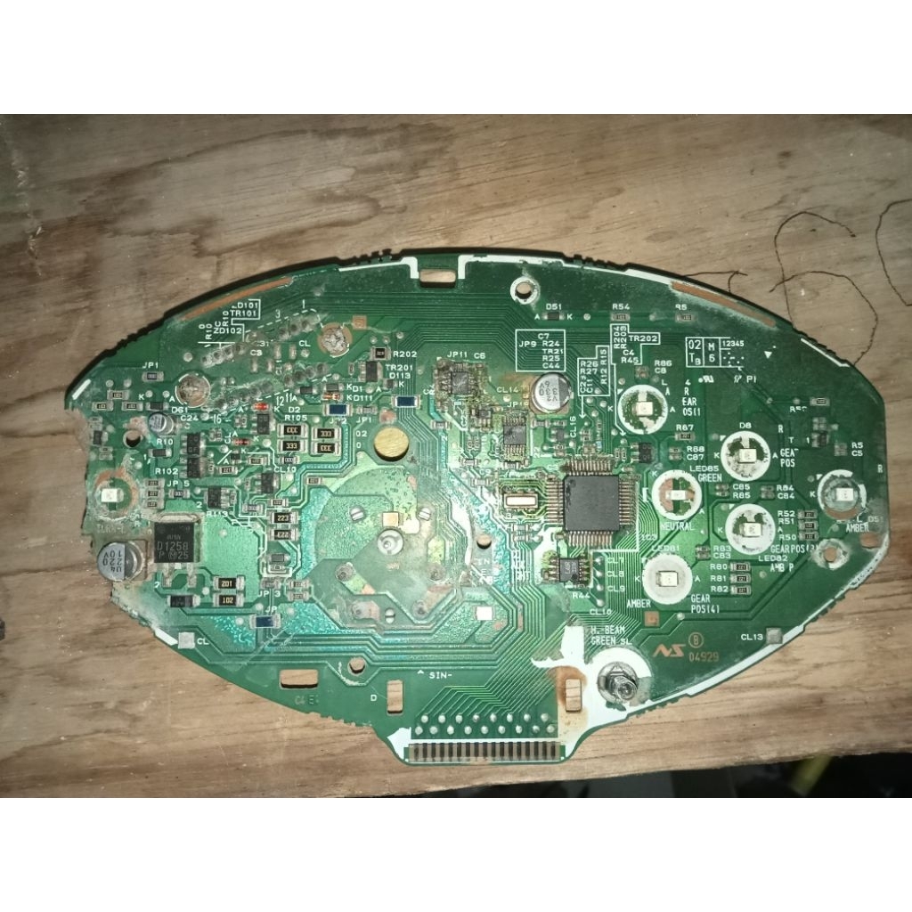 mesin pcb spedometer original copotan motor karisma X/D soket putih kondisi bahan untuk di servis