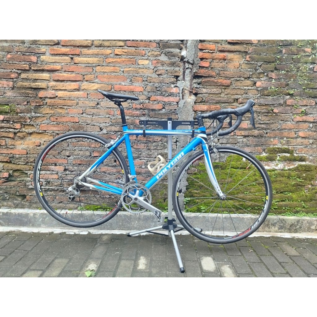 Roadbike Polygon Helios 200 Size M upgrade welset mavic