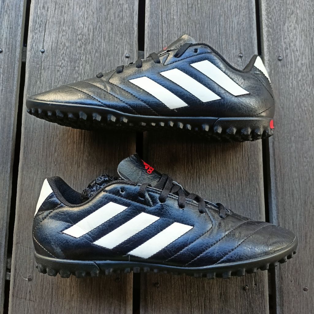 Sepatu mini soccer (second)