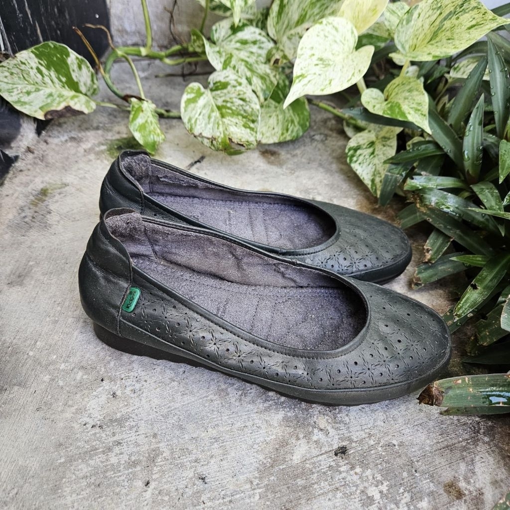 sepatu flat wanita second kickers size 36(23cm)