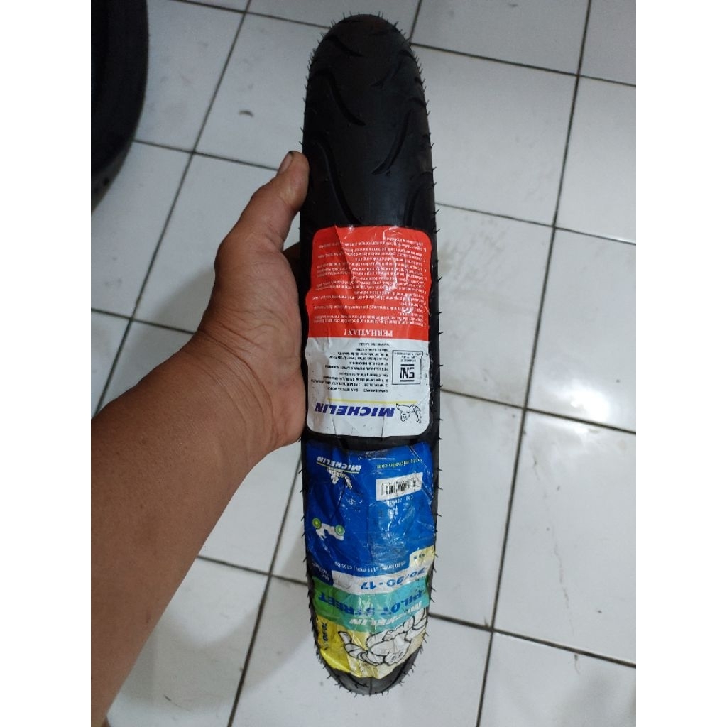 michelin pilot street. 70/90-17 baru