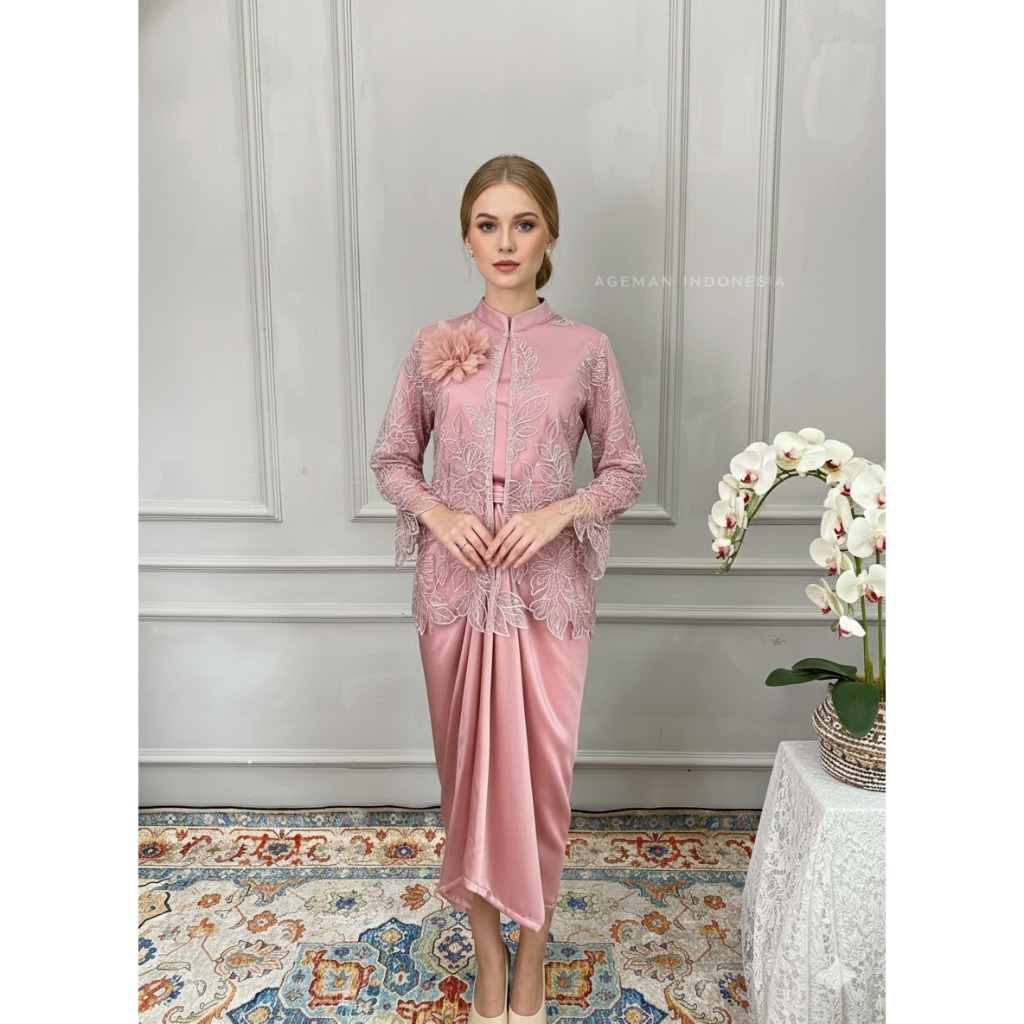 Set Kebaya Outer Brokat mix Tille, Inner lengan panjang dan Rok Lilit Satin