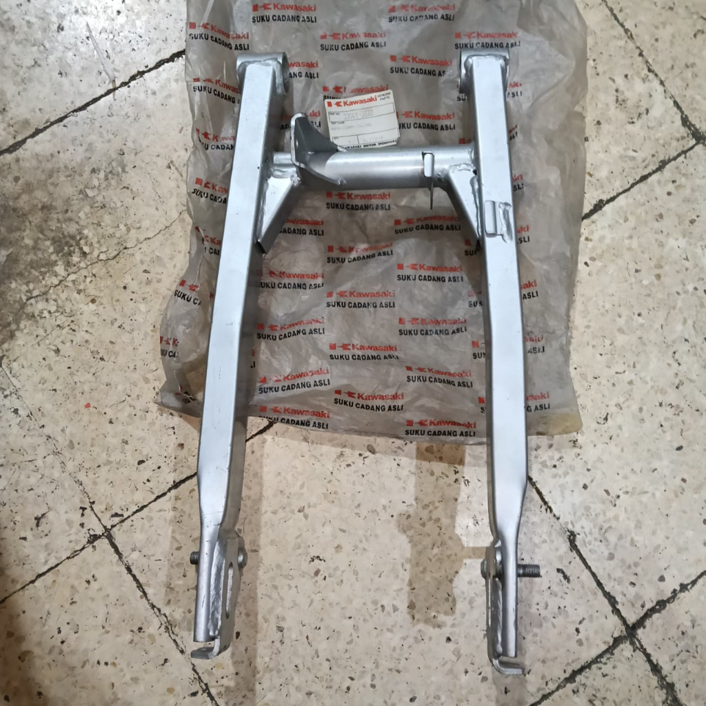 Fork belakang blitz Fork blitz Garpu belakang Blitz Garpu Blitz Swing Arm Blitz 33001-0022