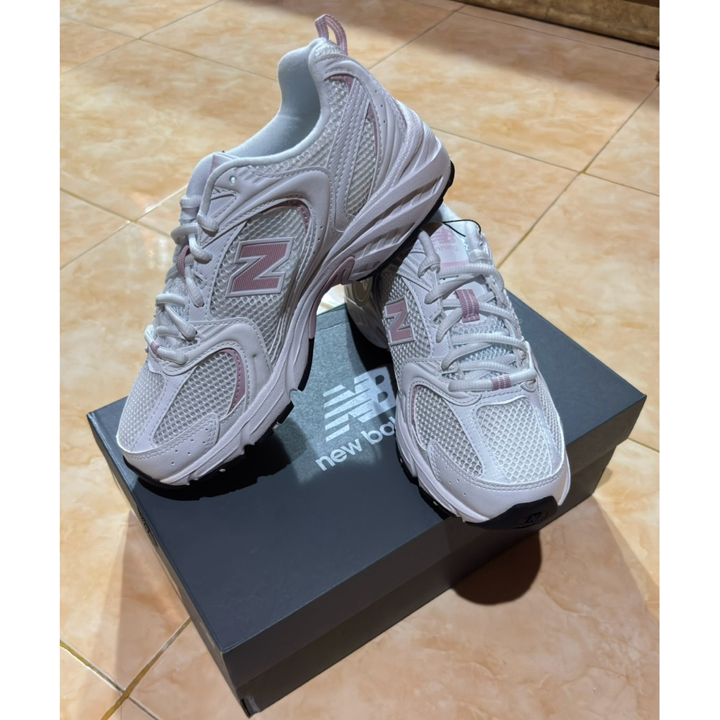 PRELOVED NB 530 CENTURY WHITE PINK