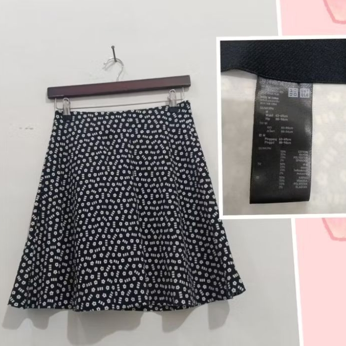 Rok Pendek Mini Skirt Corak Bunga pinggang karet Uniqlo murah cantik