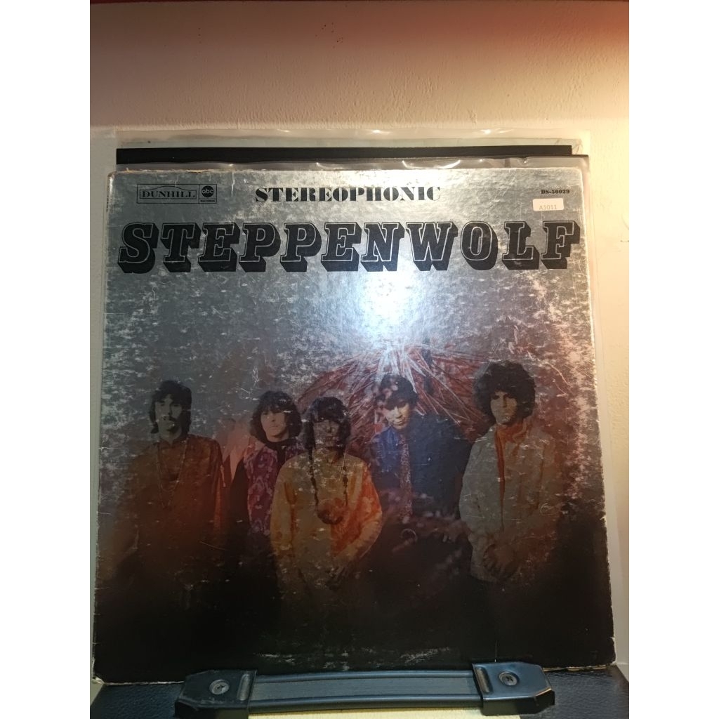 Vinyl Piringan Hitam Steppenwolf