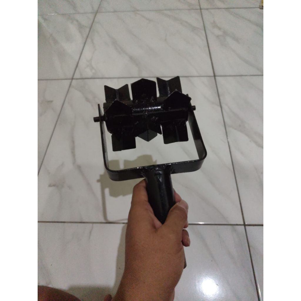 alat pembersih rumput sawah