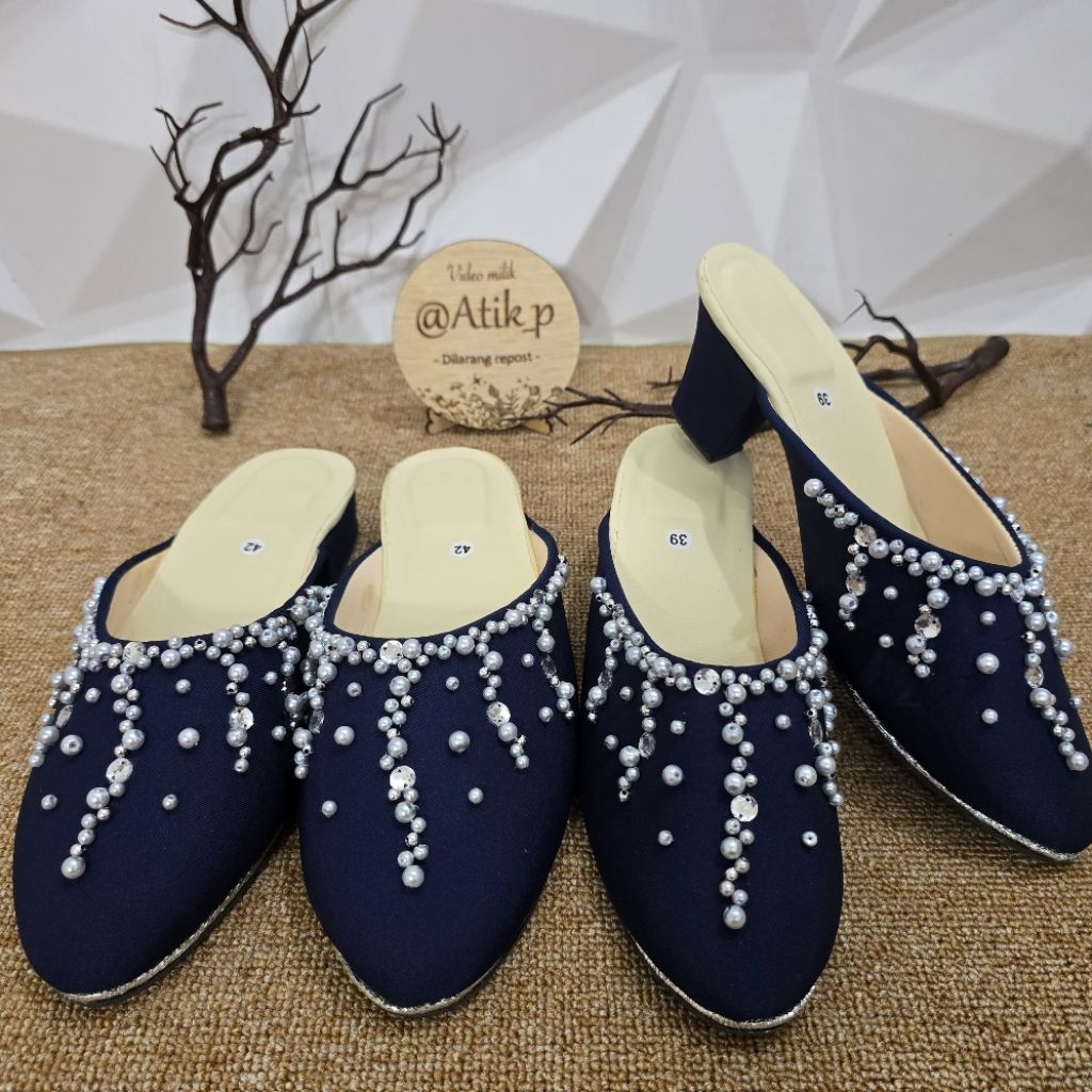 sendal sepatu selop pengantin jawa biru navy payet mutiara salur