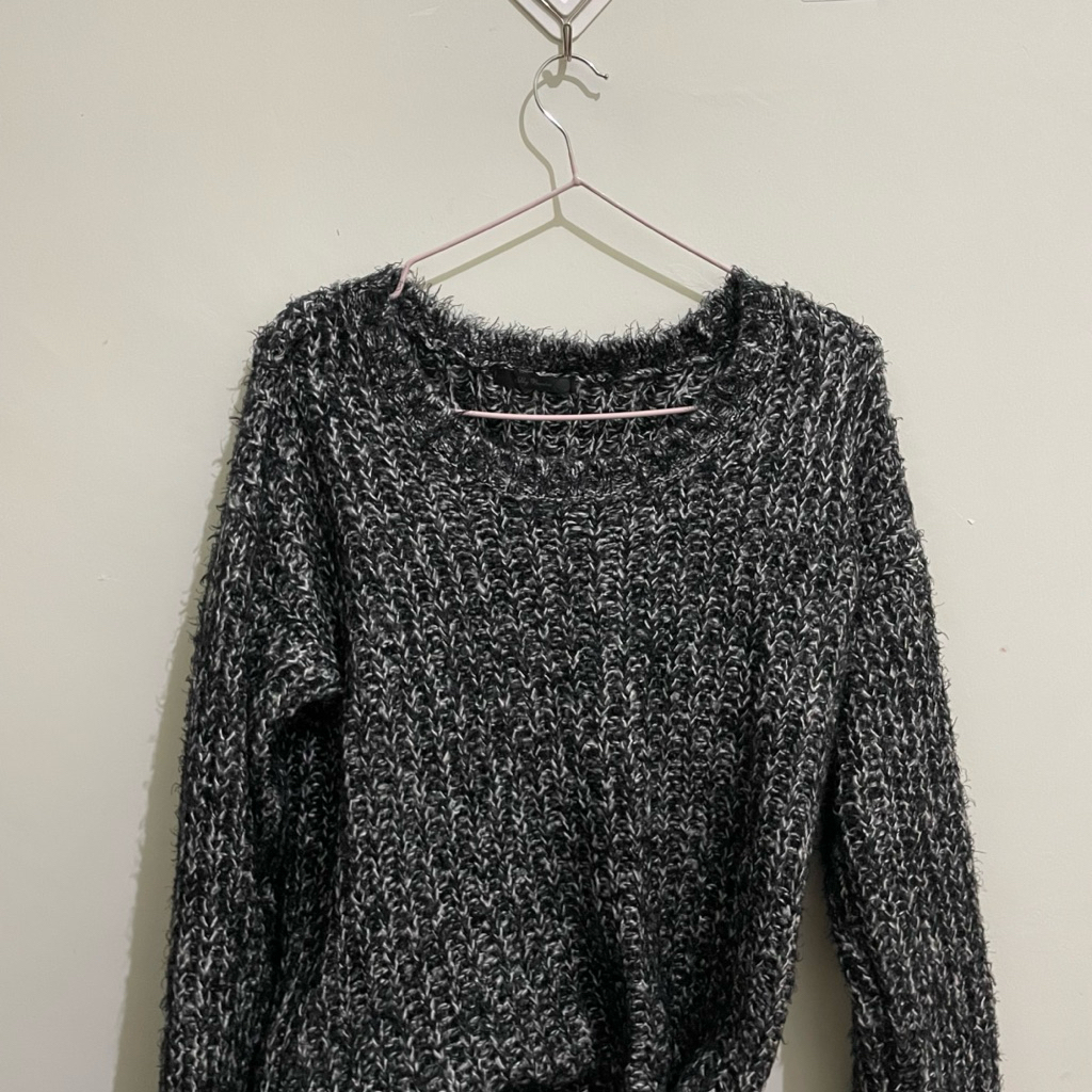 Preloved sweater bulu rajut hitam