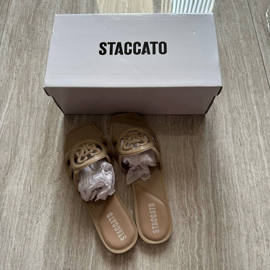 staccato flat sandals apricot