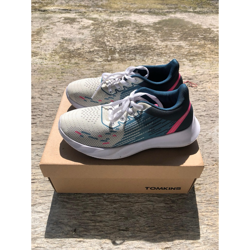 PRELOVED SEPATU LARI - RUNNING WANITA TOMKINS SIZE 39