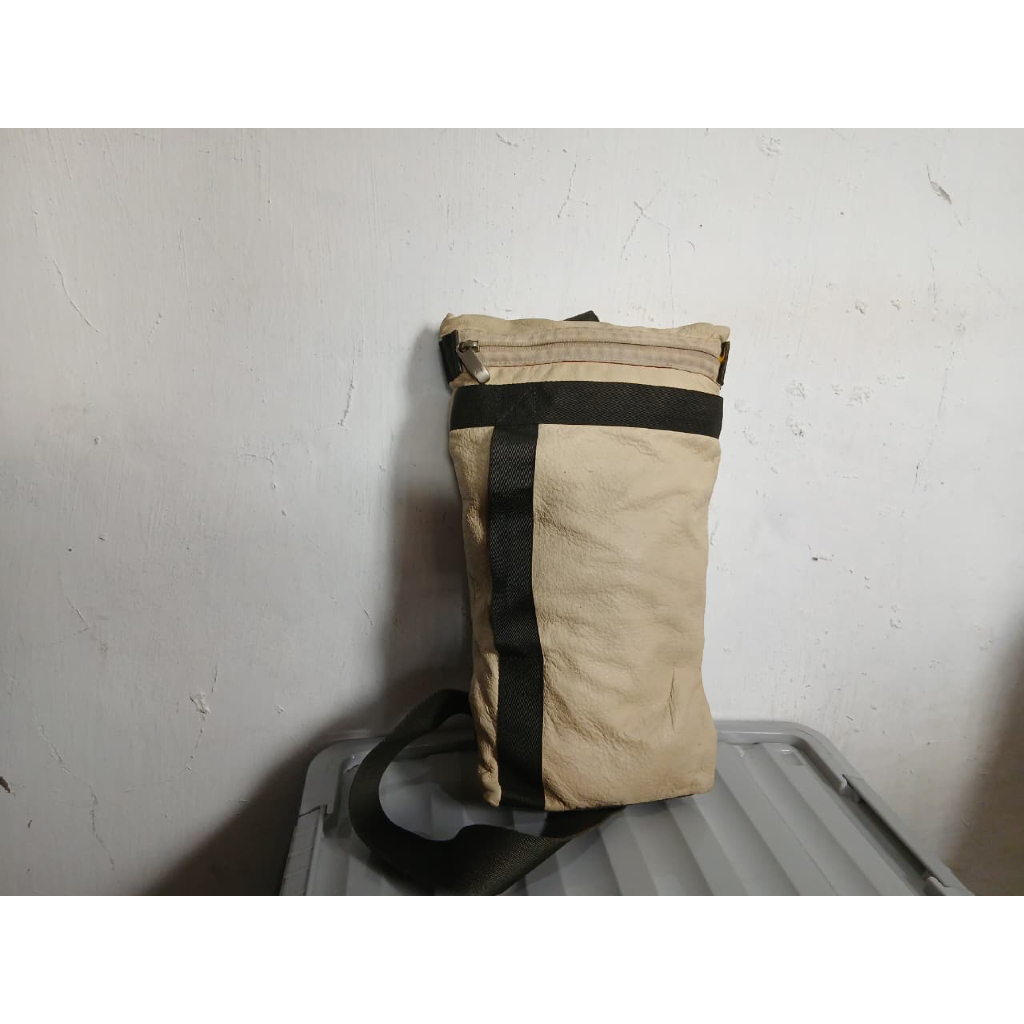 tas sling bag slempang pria wanita men women brand Mandarina Duck cream PRELOVED LIKE NEW