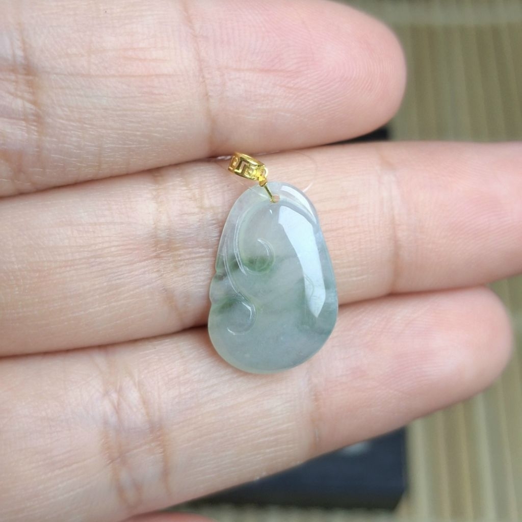 Mini Ruyi Jade Pendant with Gold Clip 18k