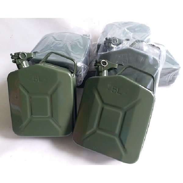 Jerigen baja petroleum / bensin kuno untuk Jeep Willys / Vespa / Harley Davidson era 1945
