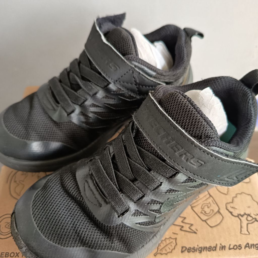 Preloved Sepatu Anak Skechers Hitam